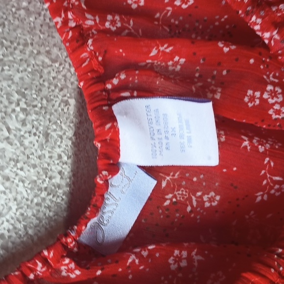 Woman's blouse five - Picture 2 of 3